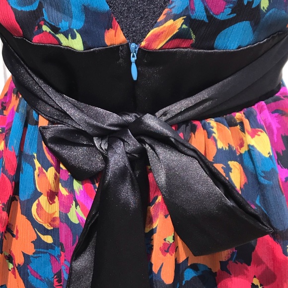 FOREVER 21 Floral Plunge Neck Summer Dress - Picture 4 of 8